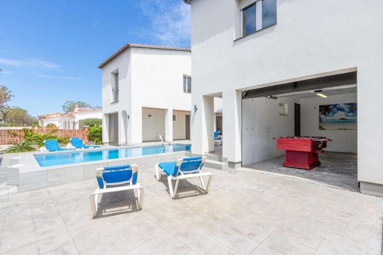 Goldhome - New House With Private Heated Pool, Parking, Wifi, Games Room 엠푸리아브라바 외부 사진