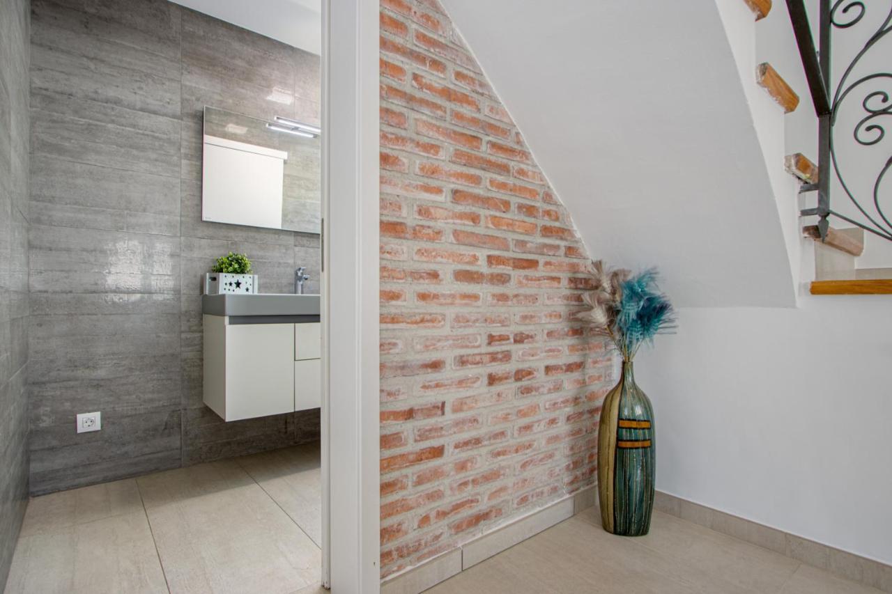 Goldhome - New House With Private Heated Pool, Parking, Wifi, Games Room 엠푸리아브라바 외부 사진
