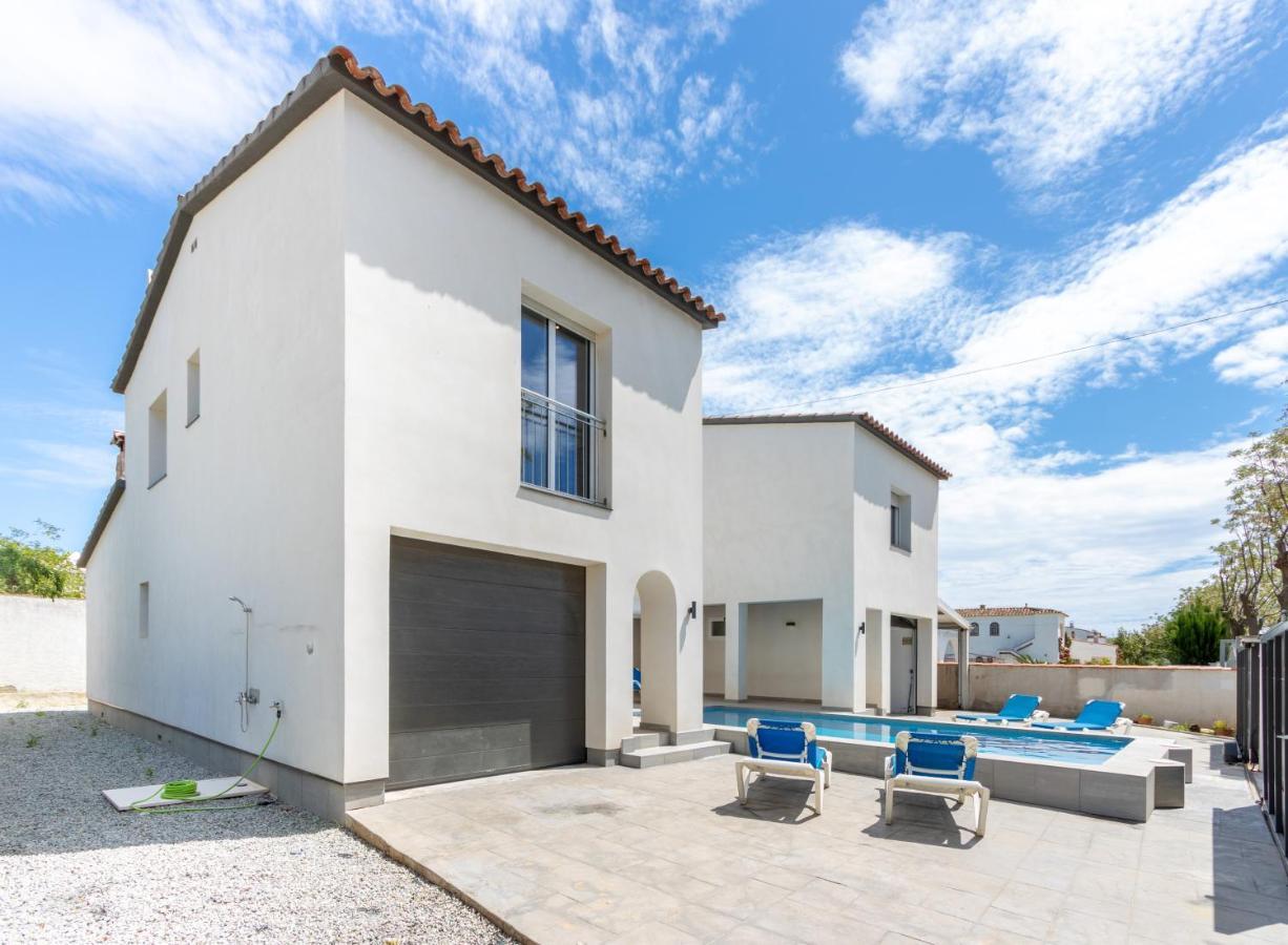 Goldhome - New House With Private Heated Pool, Parking, Wifi, Games Room 엠푸리아브라바 외부 사진