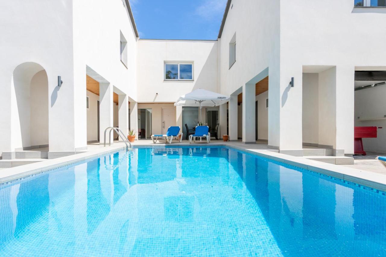 Goldhome - New House With Private Heated Pool, Parking, Wifi, Games Room 엠푸리아브라바 외부 사진