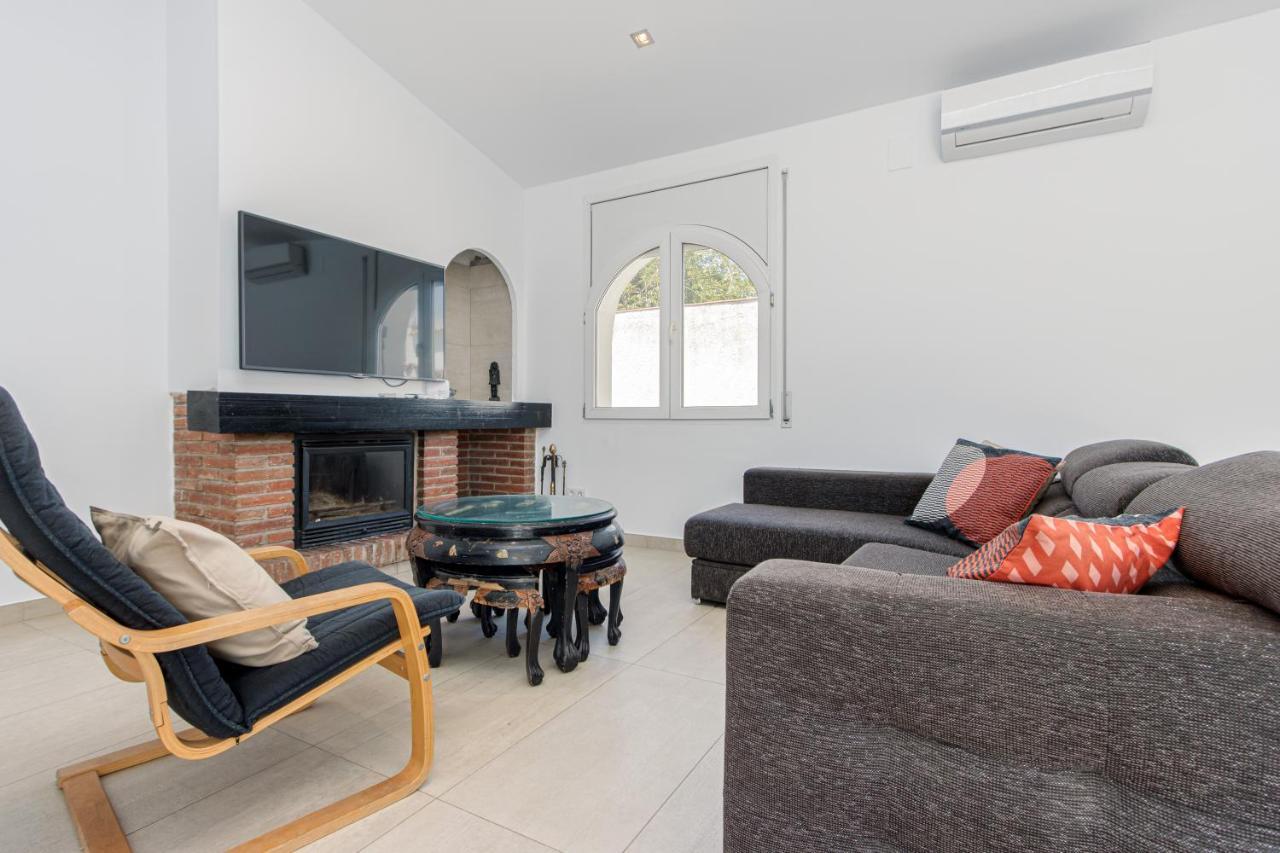 Goldhome - New House With Private Heated Pool, Parking, Wifi, Games Room 엠푸리아브라바 외부 사진