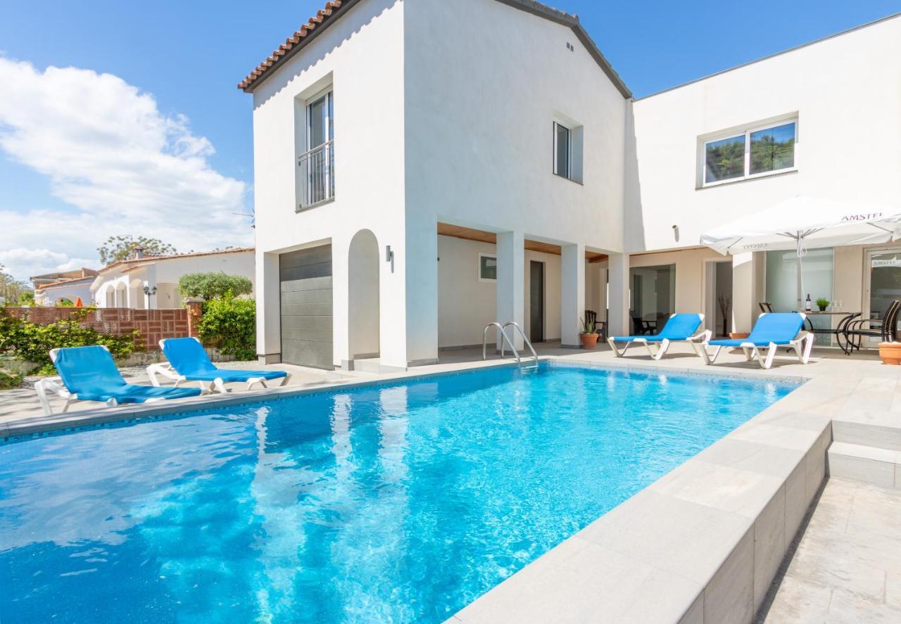 Goldhome - New House With Private Heated Pool, Parking, Wifi, Games Room 엠푸리아브라바 외부 사진