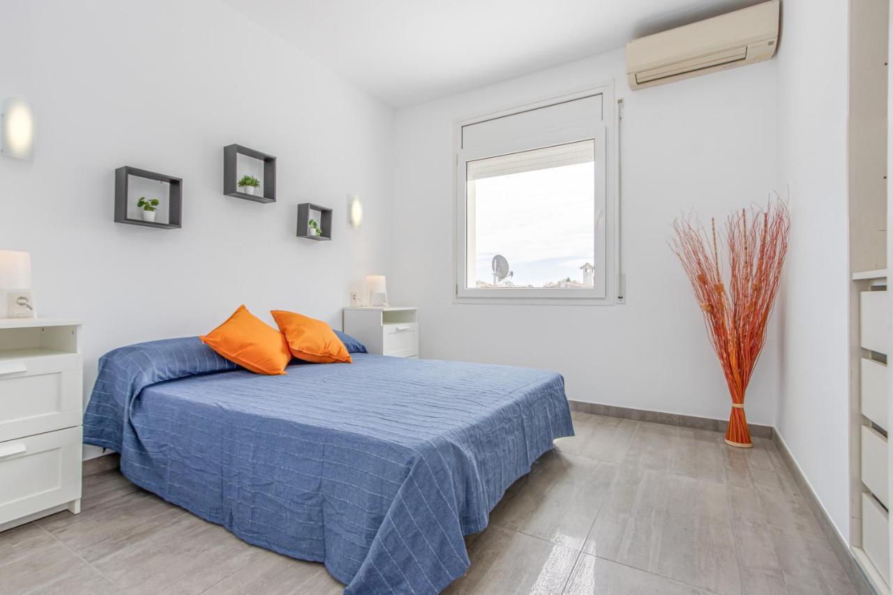 Goldhome - New House With Private Heated Pool, Parking, Wifi, Games Room 엠푸리아브라바 외부 사진