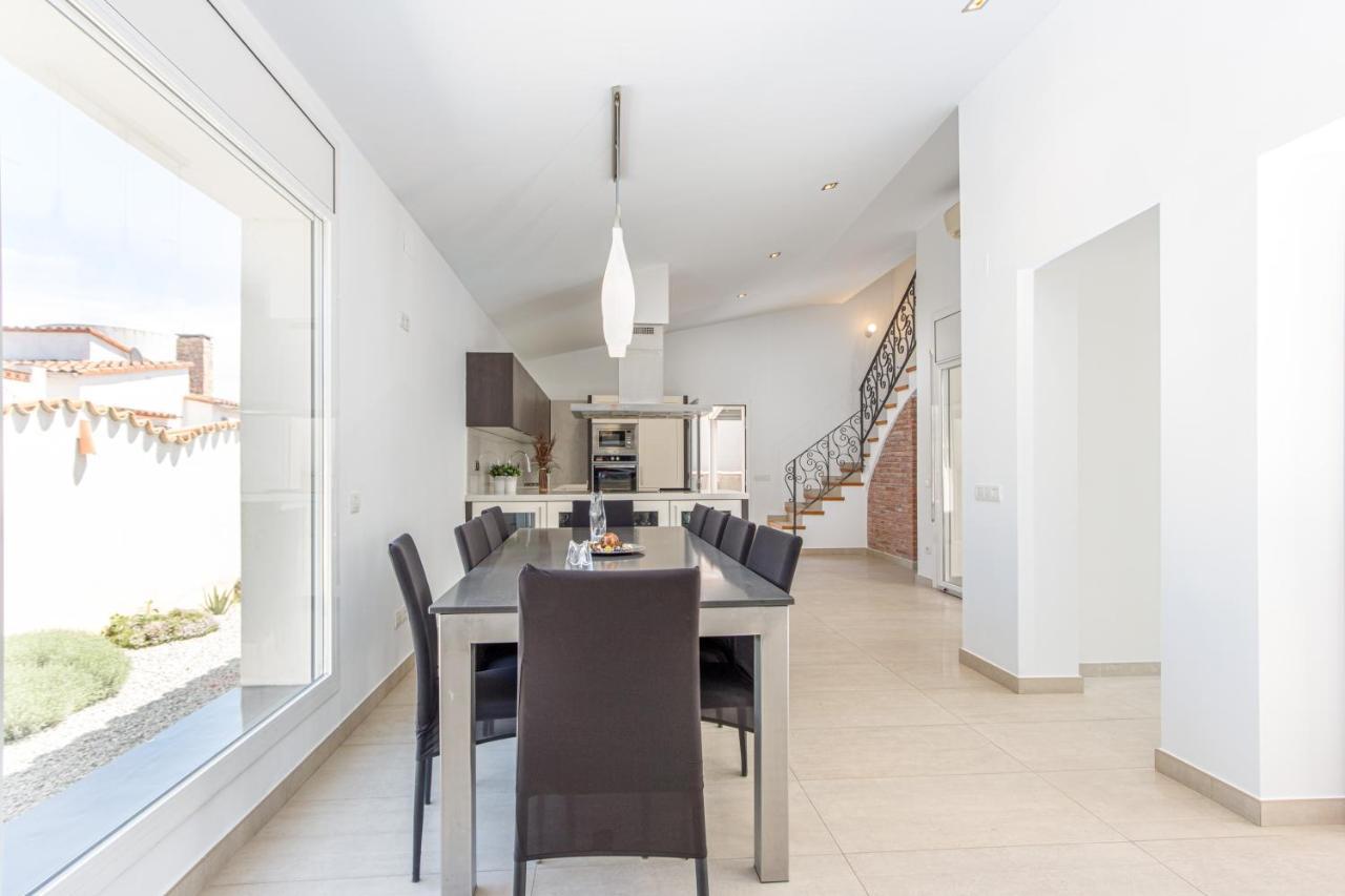 Goldhome - New House With Private Heated Pool, Parking, Wifi, Games Room 엠푸리아브라바 외부 사진