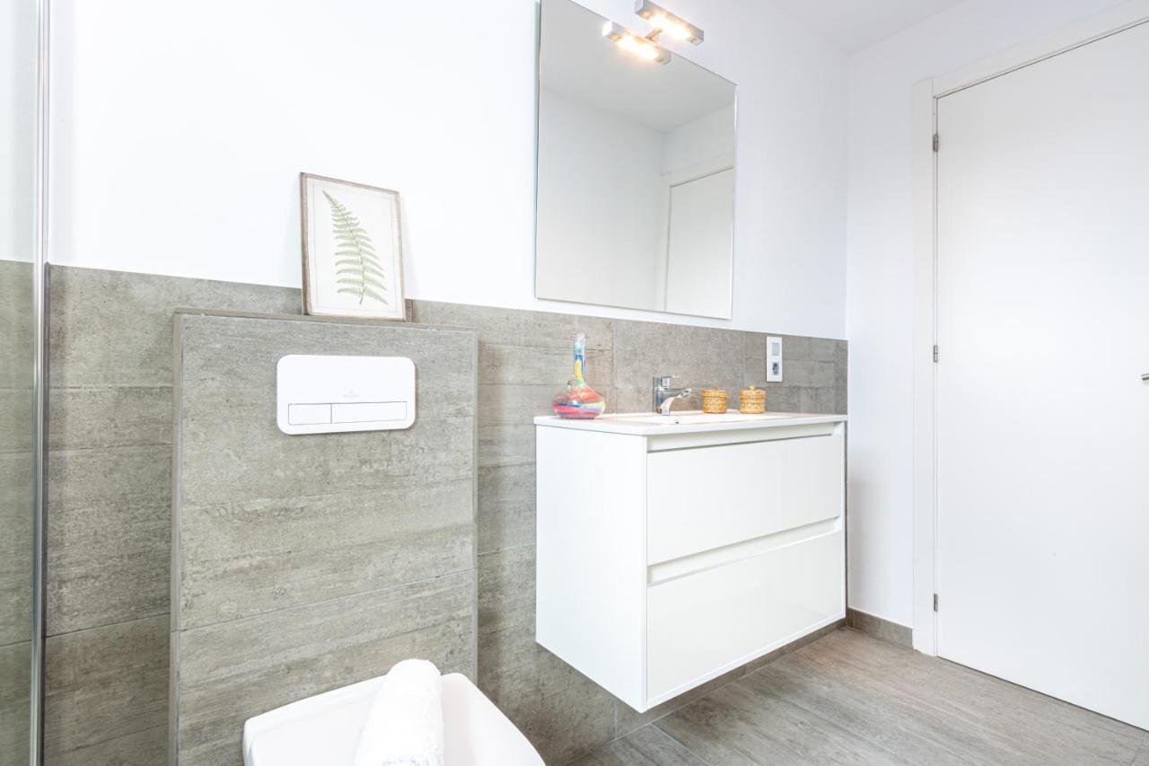 Goldhome - New House With Private Heated Pool, Parking, Wifi, Games Room 엠푸리아브라바 외부 사진