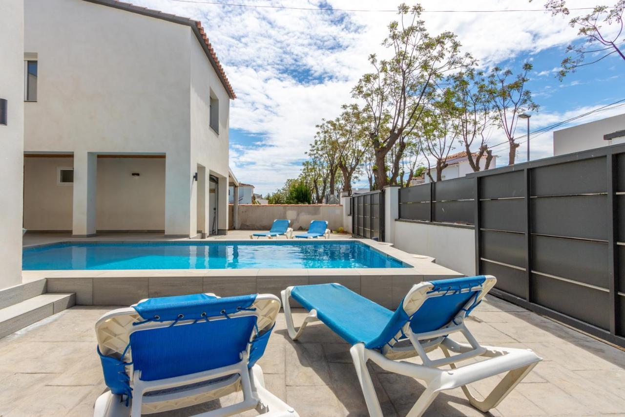 Goldhome - New House With Private Heated Pool, Parking, Wifi, Games Room 엠푸리아브라바 외부 사진