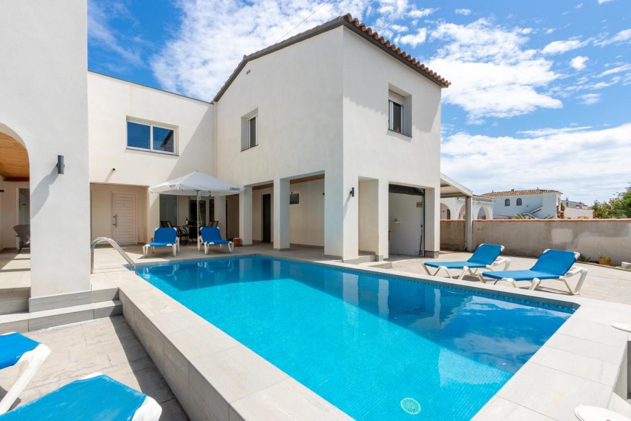 Goldhome - New House With Private Heated Pool, Parking, Wifi, Games Room 엠푸리아브라바 외부 사진
