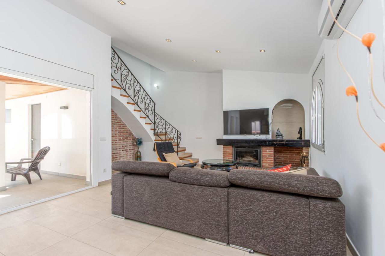 Goldhome - New House With Private Heated Pool, Parking, Wifi, Games Room 엠푸리아브라바 외부 사진