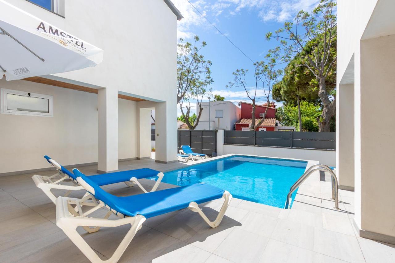 Goldhome - New House With Private Heated Pool, Parking, Wifi, Games Room 엠푸리아브라바 외부 사진