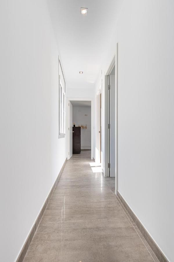 Goldhome - New House With Private Heated Pool, Parking, Wifi, Games Room 엠푸리아브라바 외부 사진
