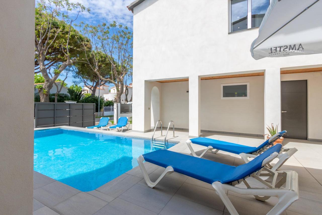 Goldhome - New House With Private Heated Pool, Parking, Wifi, Games Room 엠푸리아브라바 외부 사진