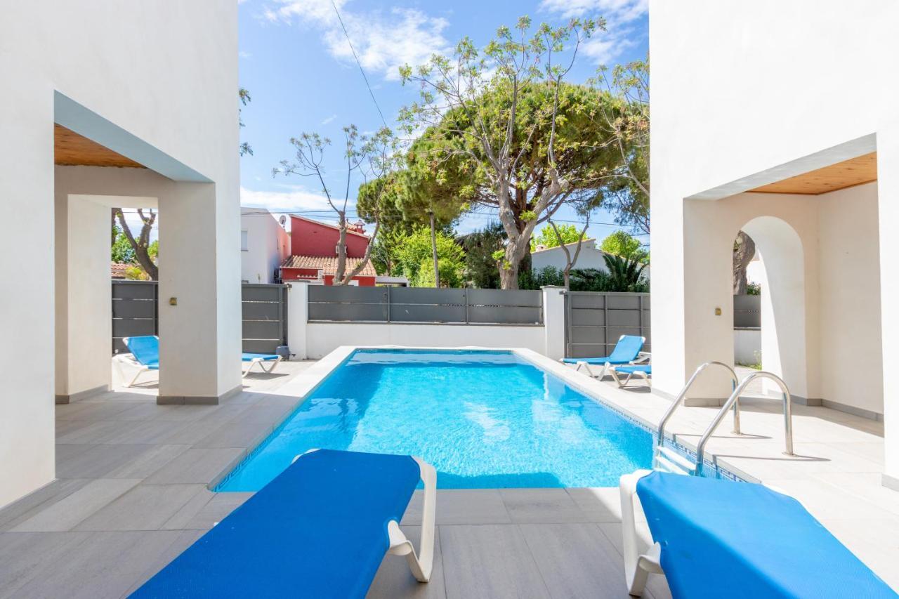 Goldhome - New House With Private Heated Pool, Parking, Wifi, Games Room 엠푸리아브라바 외부 사진