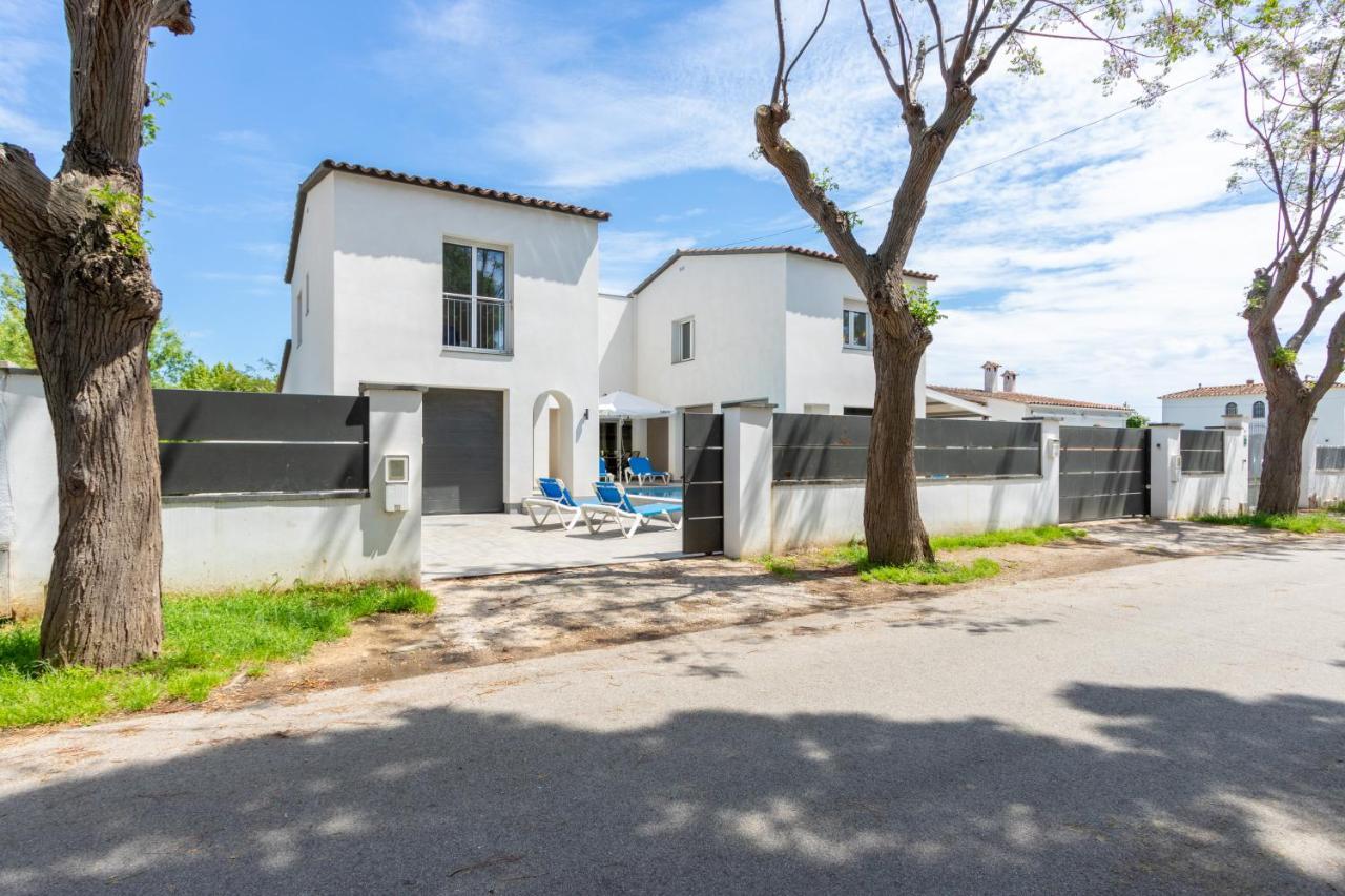 Goldhome - New House With Private Heated Pool, Parking, Wifi, Games Room 엠푸리아브라바 외부 사진