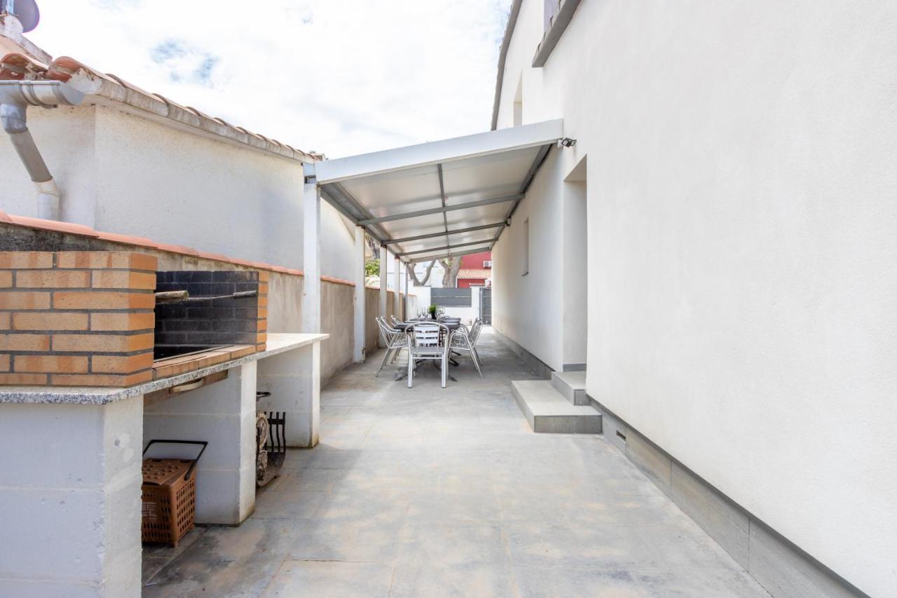 Goldhome - New House With Private Heated Pool, Parking, Wifi, Games Room 엠푸리아브라바 외부 사진