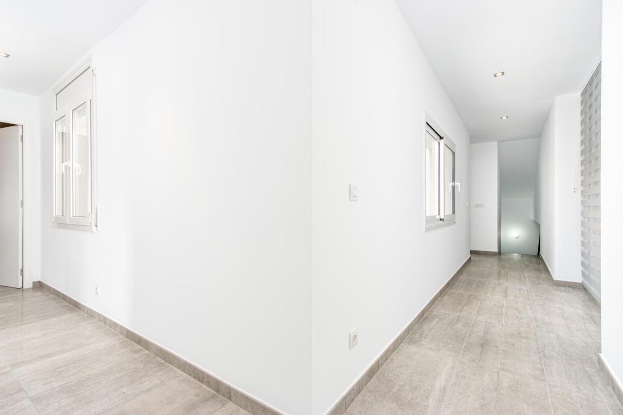 Goldhome - New House With Private Heated Pool, Parking, Wifi, Games Room 엠푸리아브라바 외부 사진